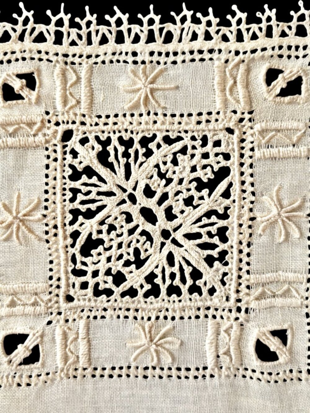 Set of 13 Matching Ecru Embroidered Tatted Napkins - Picture 3 of 8
